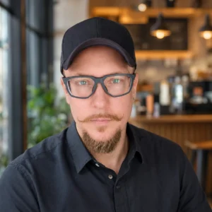 Kryštof Peterka, autor magazínu Ostrej Úhel – portrétní fotografie
